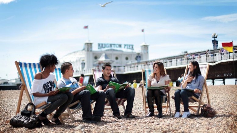 tn_students-on-brighton-pier