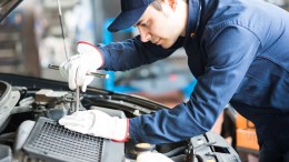 portrait-auto-mechanic-work-on-car