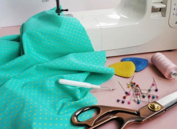 Learn-to-use-a-sewing-machine-1-e1476961409817