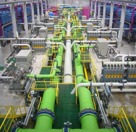 Reverse_osmosis_desalination_plant_450x600