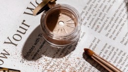 eyeshadow-4713577_640