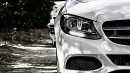 mercedes-benz-841465_640