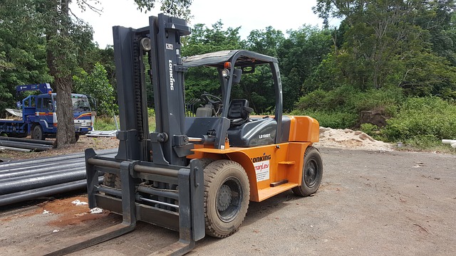 forklift-gbc053fe1a_640