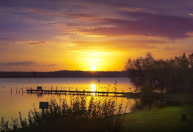 lake-4446923_640